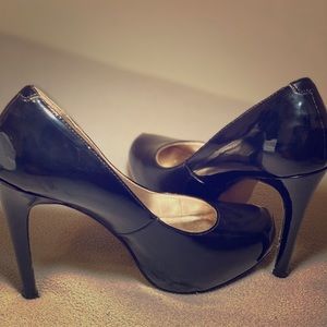 Steve Madden Black Patent Meltz Pump